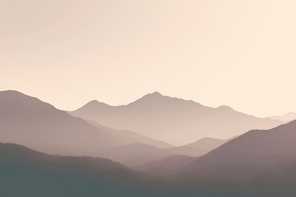 JPG 일러스트 자연 하늘 산 거리 풍경 빛 공간 대기 저녁 산등성이 윤곽 지형 흐림 산맥 국내일러스트 AI일러스트 AI콘텐츠 날씨 야간 생태계 파일형식