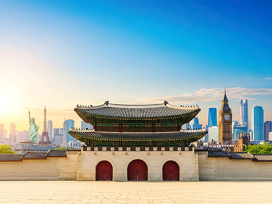 JPG 편집이미지 전통 건축 문화 여행 하늘 서울 풍경 햇빛 도시 비교 역사 런던 경복궁 명동 이미지편집 AI컴퓨터그래픽 AI콘텐츠 컨셉 영국 한국 태양 궁전 중구 파일형식