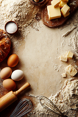 JPG 편집이미지 음식 재료 탁자 프레임 요리 주방 계란 식사 준비 반죽 밀가루 제빵 거품기 밀대 버터 편집실사 AI포토 AI콘텐츠 가구 주방용품 제과제빵 알 가루 CG 파일형식