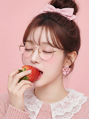 JPG 편집이미지 여자 패션 안경 얼굴 분홍색 백그라운드 과일 딸기 디저트 일상 뷰티 귀걸이 먹기 즐거움 의료성형뷰티 편집실사 AI인물포토 AI콘텐츠 잡화 감정 음식 컬러 장신구 모션 사람 라이프 신체부위 CG 파일형식 AI포토