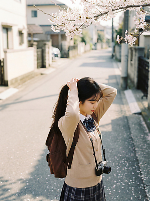 JPG 편집이미지 학생 패션 교복 도로 가방 학교 청소년 자연 여고생 거리 주택 일상 카메라 봄 벚꽃 준비 의료성형뷰티 편집실사 AI인물포토 AI콘텐츠 잡화 옷 계절 여자 교육 꽃 길 교통시설 고등학생 사람 건물 라이프 전자제품 CG 생태계 파일형식 AI포토