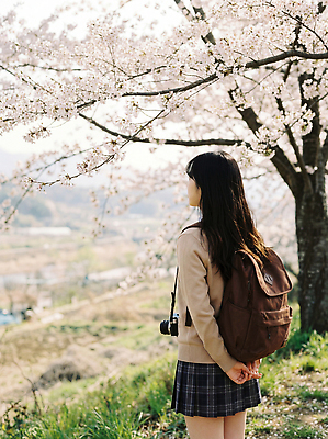 JPG 나무 편집이미지 공원 꽃 교복 여행 백그라운드 자연 하늘 여고생 풍경 소녀 카메라 일본 봄 벚꽃 시골 의료성형뷰티 편집실사 AI인물포토 AI콘텐츠 식물 옷 계절 공공시설 여자 아시아 어린이 고등학생 전자제품 CG 생태계 파일형식 AI포토