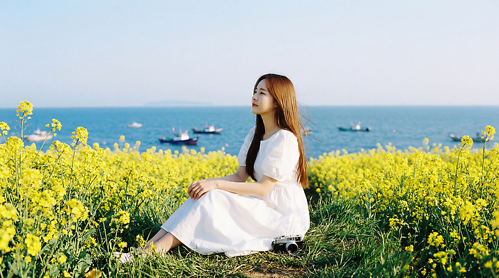 JPG 편집이미지 여자 꽃 바다 여행 꽃밭 자연 하늘 풍경 야외 일상 제주도 봄 편안함 시원함 의료성형뷰티 편집실사 AI인물포토 AI콘텐츠 식물 계절 한국 사람 라이프 감각 CG 생태계 파일형식 AI포토