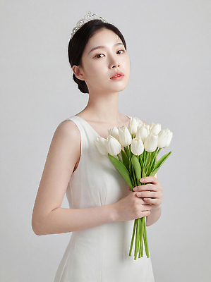 JPG 모델 편집이미지 드레스 여자 꽃 신부 부케 웨딩드레스 포즈 백그라운드 결혼식 앞모습 촬영 튤립 흰색 뷰티풀 스타일링 편집실사 AI인물포토 AI콘텐츠 식물 옷 뷰포인트 컬러 꽃다발 결혼 사람 CG 파일형식 AI포토