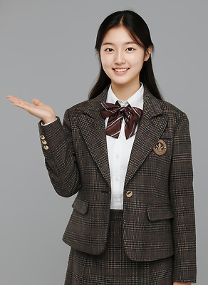 JPG 편집이미지 학생 교육 감정 교복 백그라운드 청소년 여고생 표정 미소 정장 손짓 장식 학습 자신감 편리함 소통 의료성형뷰티 편집실사 AI인물포토 AI콘텐츠 옷 여자 컨셉 모션 고등학생 사람 CG 파일형식 AI포토