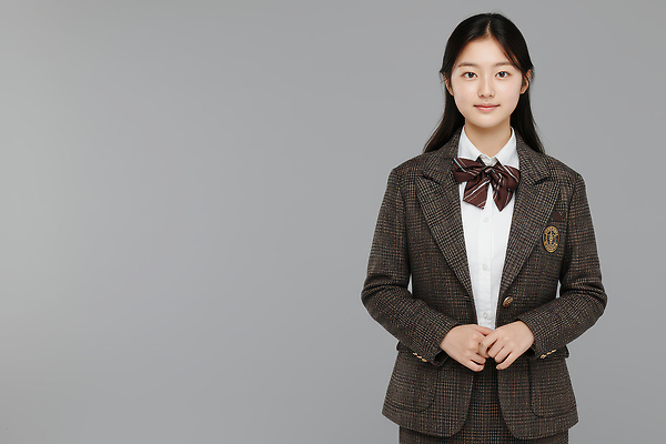 JPG 편집이미지 학생 옷 여학생 교육 교복 포즈 학교 청소년 여고생 웃음 사람 정장 카메라 회색 주름 의료성형뷰티 편집실사 AI인물포토 AI콘텐츠 여자 컬러 고등학생 표정 전자제품 CG 파일형식 AI포토