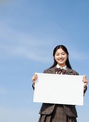 JPG 편집이미지 학생 손 감정 교복 모션 청소년 하늘 여고생 표정 웃음 풍경 야외 사진촬영 즐거움 의료성형뷰티 편집실사 AI인물포토 AI콘텐츠 옷 여자 고등학생 사람 신체부위 촬영 CG 파일형식 AI포토