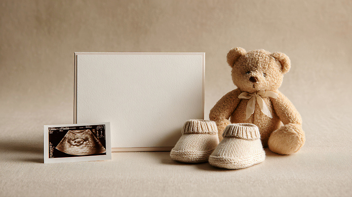 JPG 편집이미지 인형 신발 가족 생명 사랑 희망 임신 곰인형 아기 출산 소중 태교 순간 준비물 초음파 카피스페이스 편집실사 AI포토 AI콘텐츠 감정 컨셉 관계 사람 공백 CG 파일형식