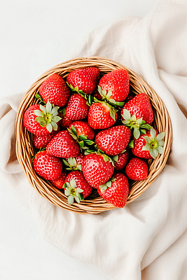 JPG 편집이미지 음식 과일 자연 딸기 디저트 빨간색 농장 바구니 식사 수확 신선 맛 제철 제철음식 제철과일 편집실사 AI포토 AI콘텐츠 컬러 컨셉 농업 CG 생태계 파일형식