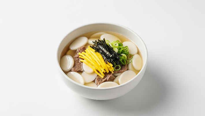 JPG 편집이미지 그릇 한식 음식 재료 떡 육류 요리 설날 주방 식사 김 떡국 국물 파 지단 편집실사 AI포토 AI콘텐츠 식기 명절 채소 식재료 전통음식 고명 해조류 CG 파일형식