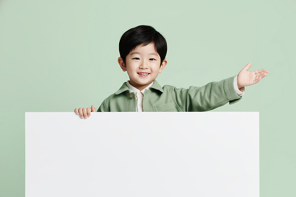 JPG 편집이미지 손 어린이 포즈 백그라운드 모션 웃음 이벤트 소년 초록색 귀여움 표현 판넬 이미지 의료성형뷰티 카피스페이스 상호작용 편집실사 AI인물포토 AI콘텐츠 남자 컬러 컨셉 표정 사람 신체부위 공백 CG 파일형식 AI포토