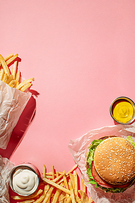 JPG 편집이미지 음식 분홍색 백그라운드 디저트 봉투 프레임 패스트푸드 육류 식사 감자튀김 햄버거 양상추 맛 두부 햄버거빵 카피스페이스 편집실사 AI포토 AI콘텐츠 빵 컬러 컨셉 채소 식재료 감자 공백 튀김 인스턴트 CG 파일형식