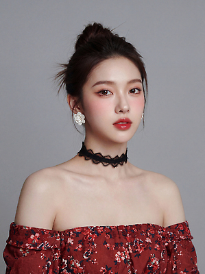 JPG 모델 편집이미지 헤어스타일 옷 여자 포즈 꽃무늬 목걸이 장신구 뷰티 머리 카메라 귀걸이 촬영 의료성형뷰티 편집실사 오프숄더 AI인물포토 AI콘텐츠 꽃 상의 무늬 사람 신체부위 전자제품 CG 파일형식 AI포토