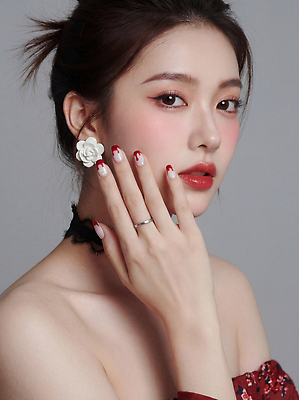 JPG 모델 편집이미지 손 디자인 포즈 백그라운드 장신구 표정 빨간색 화장 귀걸이 흰색 네일아트 손톱 뷰티풀 의료성형뷰티 편집실사 AI인물포토 AI콘텐츠 컬러 신체부위 뷰티 CG 파일형식 AI포토