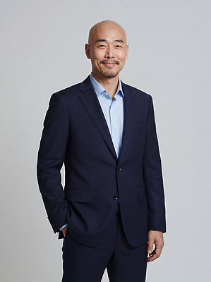 JPG 편집이미지 옷 남자 포즈 셔츠 회사 비즈니스 서기 정장 사무실 분장 카메라 표현 자신감 의료성형뷰티 스타일 편집실사 AI인물포토 AI콘텐츠 감정 상의 모션 사람 전자제품 CG 파일형식 AI포토