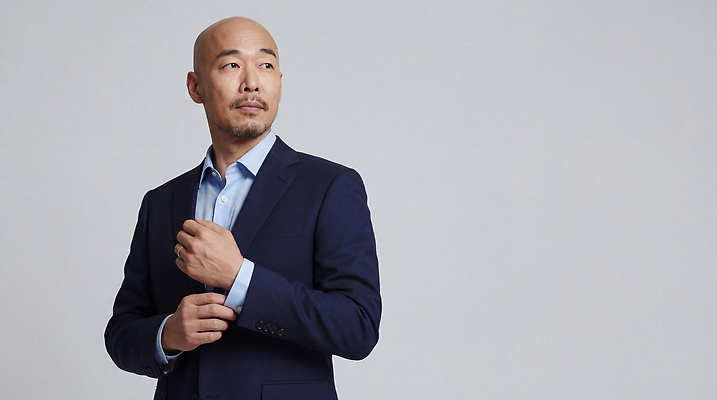 JPG 편집이미지 패션 남자 포즈 비즈니스 직장 표정 정장 카메라 작업 손목 집중 면접 소매 세미나 의료성형뷰티 스타일 편집실사 AI인물포토 AI콘텐츠 옷 컨셉 회사 사람 신체부위 전자제품 CG 파일형식 AI포토