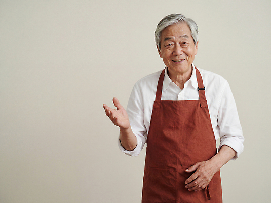 JPG 편집이미지 전통 남자 가족 대화 요리 웃음 손짓 일상 주방 요리사 식사 앞치마 분위기 요리준비 의료성형뷰티 편집실사 AI인물포토 AI콘텐츠 직업 컨셉 관계 모션 표정 말하기 사람 라이프 CG 준비 파일형식 AI포토