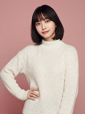 JPG 모델 편집이미지 손 여자 분홍색 포즈 백그라운드 스튜디오 미소 사람 카메라 촬영 흰색 스웨터 허리 이미지 의료성형뷰티 편집실사 AI인물포토 AI콘텐츠 컬러 상의 표정 신체부위 전자제품 CG 파일형식 AI포토