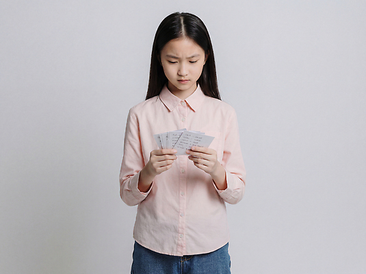 JPG 편집이미지 손 어린이 백그라운드 생각 모션 놀이 경고 소녀 친구 게임 흰색 대기 집중 놀기 의료성형뷰티 편집실사 여자 컬러 컨셉 관계 사람 신체부위 CG 파일형식