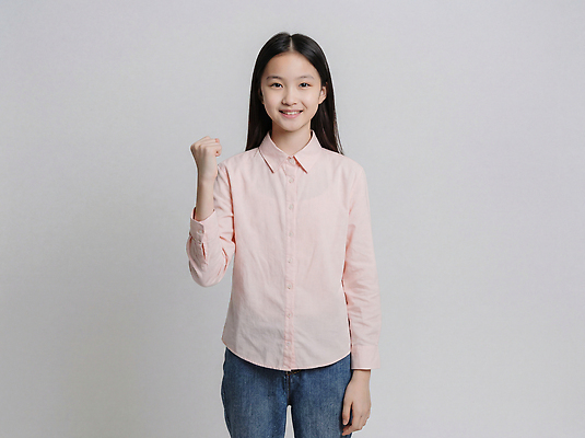 JPG 편집이미지 헤어스타일 옷 감정 분홍색 포즈 셔츠 모션 표정 미소 웃음 소녀 카메라 주먹 자신감 의료성형뷰티 편집실사 여자 어린이 컬러 상의 전자제품 CG 파일형식