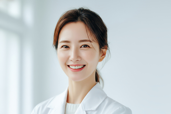 JPG 편집이미지 직업 여자 의학 실내 건강 미소 사람 치료 진료 환자 의사 전문직 상담 부산 의료성형뷰티 편집실사 AI인물포토 AI콘텐츠 한국 표정 내부 의료진 CG 파일형식 AI포토