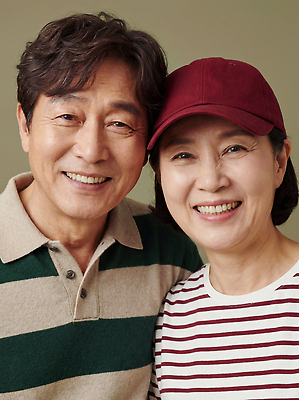 JPG 편집이미지 부부 노년 행복 남편 표정 서기 웃음 사람 줄무늬 아내 찍기 의료성형뷰티 편집실사 커플 감정 무늬 모션 성인 CG 파일형식