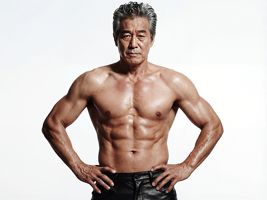 JPG 편집이미지 남자 스포츠 포즈 근육 실내 건강 사람 상반신 운동 헬스 자신감 몸무게 연습 의료성형뷰티 편집실사 감정 내부 CG 파일형식