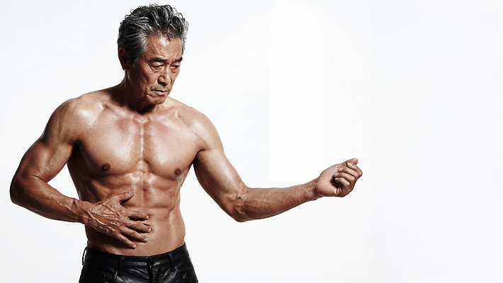 JPG 편집이미지 남자 포즈 근육 건강 운동 헬스 스트레칭 힘 헬스장 목표 연령 몸매 강화 의료성형뷰티 편집실사 AI인물포토 AI콘텐츠 컨셉 사람 CG 파일형식 AI포토