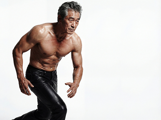 JPG 편집이미지 패션 남자 중년 모션 스튜디오 건강 운동복 달리기 운동 헬스 노력 의료성형뷰티 편집실사 옷 사람 성인 CG 파일형식