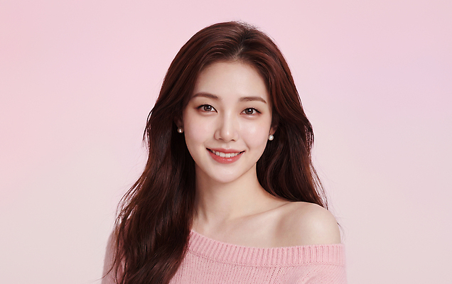 JPG 모델 편집이미지 긴머리 옷 여자 얼굴 분홍색 포즈 백그라운드 표정 미소 뷰티 카메라 촬영 뷰티풀 의료성형뷰티 편집실사 AI인물포토 AI콘텐츠 헤어스타일 컬러 사람 신체부위 전자제품 CG 파일형식 AI포토