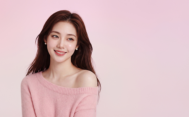 JPG 모델 편집이미지 여자 패션 얼굴 분홍색 포즈 백그라운드 표정 미소 촬영 편안함 의료성형뷰티 스타일 편집실사 AI인물포토 AI콘텐츠 컬러 사람 신체부위 감각 CG 파일형식 AI포토