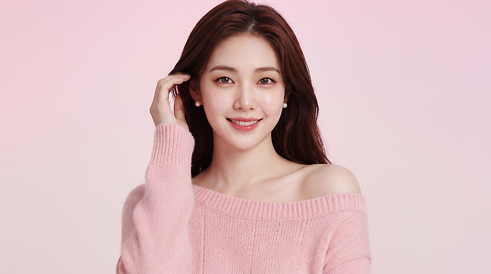 JPG 편집이미지 헤어스타일 여자 패션 분홍색 포즈 백그라운드 조명 웃음 카메라 촬영 스웨터 부드러움 의료성형뷰티 스타일 편집실사 AI인물포토 AI콘텐츠 컬러 상의 표정 사람 전자제품 감각 CG 파일형식 AI포토