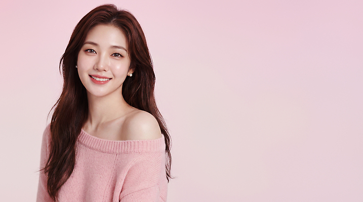 JPG 편집이미지 헤어스타일 여자 분홍색 백그라운드 미소 웃음 사람 화장 카메라 촬영 초상화 의료성형뷰티 편집실사 AI인물포토 AI콘텐츠 컬러 표정 전자제품 뷰티 CG 그림 파일형식 AI포토