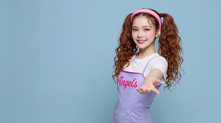 JPG 편집이미지 헤어스타일 손 드레스 여자 어린이 백그라운드 티셔츠 웃음 파란색 보라색 표현 포니테일 의료성형뷰티 외모 편집실사 AI인물포토 AI콘텐츠 옷 컬러 셔츠 표정 사람 신체부위 CG 파일형식 AI포토