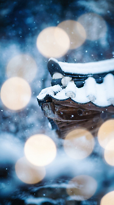 JPG 편집이미지 전통 문화 백그라운드 겨울 지붕 한옥 한국 빛 소리 장면 뷰티풀 눈내림 편집실사 AI포토 AI콘텐츠 한국전통 계절 아시아 고건축 눈_날씨 CG 파일형식