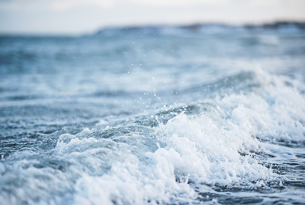 JPG 편집이미지 파도 바다 모션 자연 하늘 날씨 해변 물 여름 수영 소리 수면 물보라 장면 겨울풍경 편집실사 AI포토 AI콘텐츠 자연요소 계절 겨울 풍경 수상스포츠 CG 생태계 파일형식