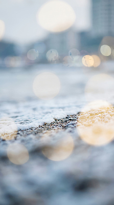 JPG 편집이미지 물결 바다 자연 조명 거리 해변 건물 반사 기상 평지 흐림 시야 겨울풍경 편집실사 AI포토 AI콘텐츠 건축물 겨울 모션 날씨 풍경 땅 CG 생태계 파일형식