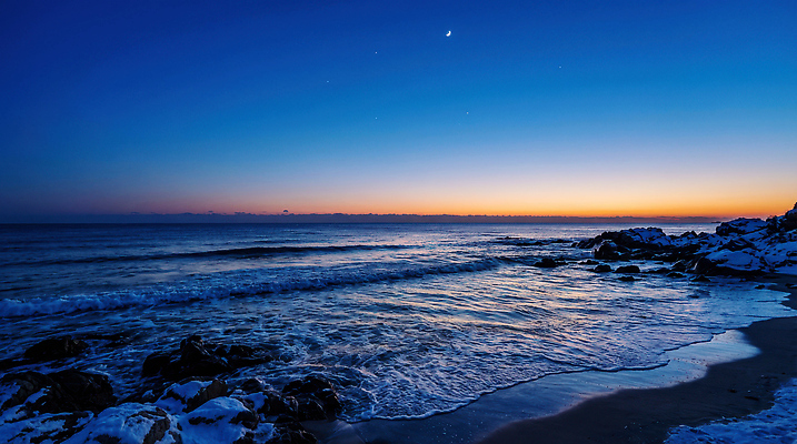 JPG 편집이미지 물결 바다 자연 하늘 풍경 해변 일몰 저녁 조용 지역 수평선 겨울풍경 편집실사 AI포토 AI콘텐츠 겨울 노을 야간 CG 생태계 파일형식