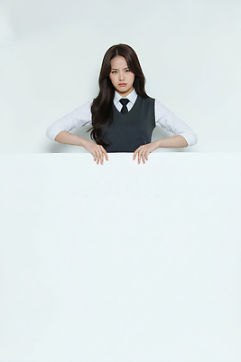 JPG 편집이미지 학생 긴머리 손 옷 교육 학교 고등학생 학습 교사 교양 시간 작업 집중 흰배경 의료성형뷰티 편집실사 AI인물포토 AI콘텐츠 직업 헤어스타일 백그라운드 컨셉 청소년 신체부위 흰색 CG 파일형식 AI포토