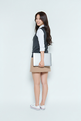 JPG 편집이미지 학생 옷 여학생 가방 고등학생 수업 노트북 학습 컴퓨터 기계 흰배경 대학교 학원 의료성형뷰티 편집실사 AI인물포토 AI콘텐츠 잡화 여자 교육 백그라운드 학교 청소년 전자제품 흰색 CG 파일형식 AI포토