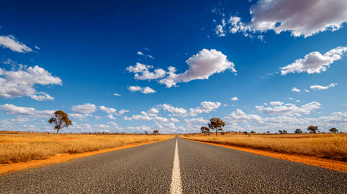JPG 나무 편집이미지 도로 길 선 여행 자연 하늘 풍경 시골 호주 대륙 평야 황토 편집실사 AI포토 AI콘텐츠 식물 교통시설 흙 오세아니아 CG 생태계 파일형식