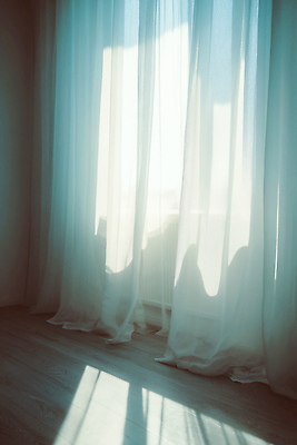 JPG 편집이미지 디자인 창문 아침 바닥 실내 그림자 여름 빛 햇빛 공간 방 커튼 스타일 편집실사 AI포토 AI콘텐츠 주간 계절 내부 태양 CG 파일형식