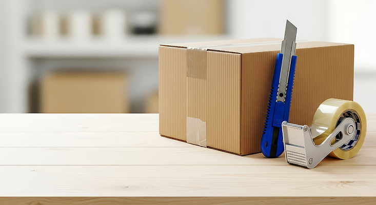 JPG 편집이미지 이동 포장 상자 사무실 재활용 도구 칼 오브젝트 택배 저장 준비 테이프 정리 나무탁자 편집실사 AI컴퓨터그래픽 AI콘텐츠 컨셉 비즈니스 탁자 문구용품 운송업 CG 친환경 파일형식