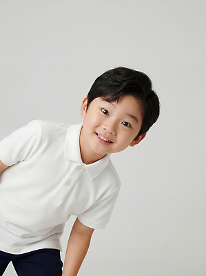 JPG 편집이미지 어린이 포즈 표정 웃음 소년 청춘 카메라 촬영 기쁨 순수 초상화 의료성형뷰티 편집실사 AI인물포토 AI콘텐츠 남자 감정 컨셉 사람 전자제품 CG 그림 파일형식 AI포토