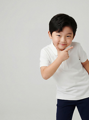 JPG 편집이미지 패션 어린이 포즈 손가락 모션 표정 소년 사진촬영 연습 즐거움 의료성형뷰티 편집실사 AI인물포토 AI콘텐츠 손 남자 감정 사람 촬영 CG 파일형식 AI포토