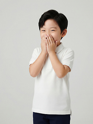 JPG 편집이미지 손 행복 감정 어린이 백그라운드 모션 표정 웃음 소년 촬영 즐거움 놀기 의료성형뷰티 편집실사 AI인물포토 AI콘텐츠 남자 사람 신체부위 CG 파일형식 AI포토