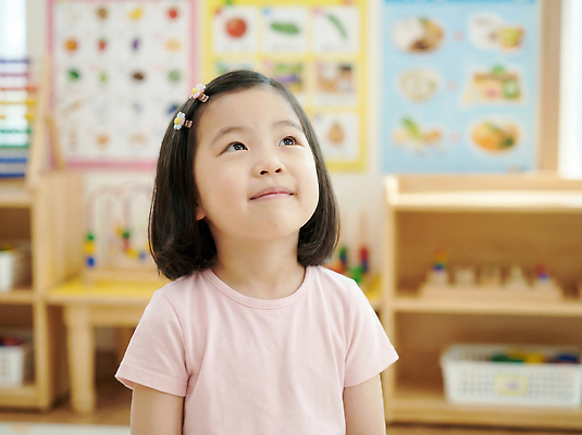 교육 감정 컨셉 학교 관계 사람 CG 파일형식 AI포토 어린이 유치원 교실 행복 표정 호기심 놀이 모션 장난감 그림 컬러 친구 편집이미지 편집실사 JPG 의료성형뷰티 AI콘텐츠 AI인물포토