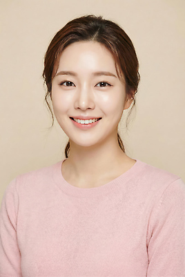 JPG 편집이미지 헤어스타일 여자 얼굴 분홍색 백그라운드 표정 미소 사람 카메라 촬영 매력적 스웨터 뷰티풀 의료성형뷰티 편집실사 AI인물포토 AI콘텐츠 컬러 컨셉 상의 신체부위 전자제품 CG 파일형식 AI포토