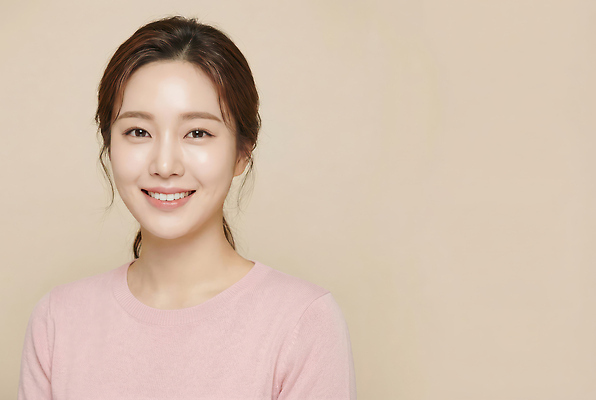 JPG 편집이미지 여자 행복 감정 백그라운드 셔츠 표정 미소 일상 머리카락 기쁨 회색 밝은색 의료성형뷰티 편집실사 AI인물포토 AI콘텐츠 컬러 상의 사람 라이프 머리 CG 파일형식 AI포토