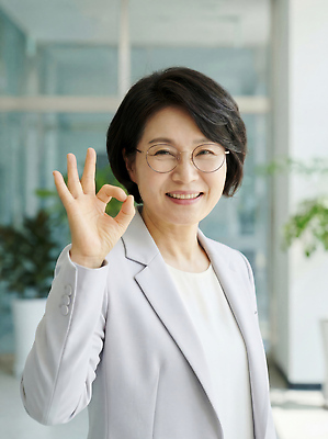 JPG 식물 편집이미지 손 여자 비즈니스 회의 커뮤니케이션 협력 직장 미소 사무실 믿음 전문직 세미나 의료성형뷰티 편집실사 AI인물포토 AI콘텐츠 직업 감정 회사 표정 사람 신체부위 CG 파일형식 AI포토